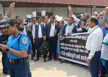 प्रदेशले स्तरबृद्धि रोकेको भन्दै स्वास्थ्यकर्मीहरु आन्दोलित