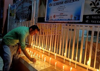 सरकारले बिर्सेकाे लाेकतन्त्रलाई गैससले स्मरण गराउंदै