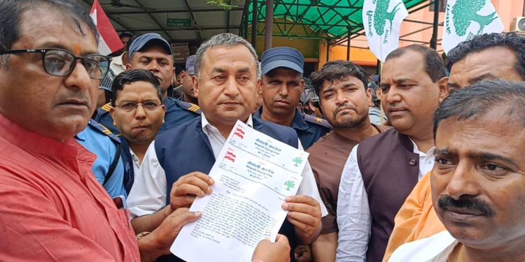 लिङ्देनकाे कारवाहीकाे माग गर्दै बुझाइयाे ज्ञापन