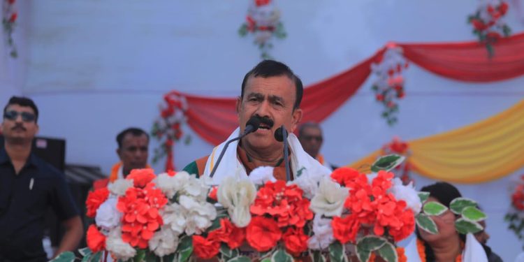सहमहामन्त्री यादव भन्छन : मेरो छोरा त आकाश र विकास छ, यो मुकेश कहाँबाट आयो