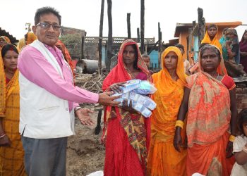 नेपाली टोलका आगलागी पिडीतहरुलाई सिएफडब्लूएद्वारा राहत वितरण
