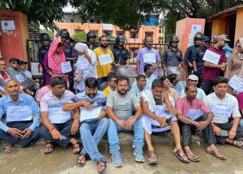 दाेषी वकिललाई कारवाहीकाे माग गर्दै पत्रकार धर्नामा