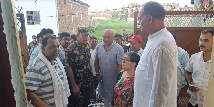 प्रदर्शनकारीले क्षति गरेका संरचनाकाे प्रदेश प्रमुखसहित मुख्यमन्त्री टोलीद्वारा क्षति निरीक्षण