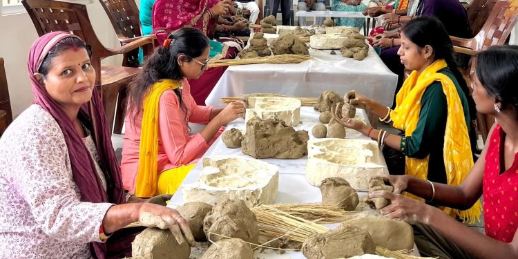 ‘सामा–चकेवा’ मूर्तिकला निर्माण कार्यशाला सुरू