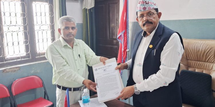 गापा अध्यक्ष नै वडा कार्यालय आगजनी र तोडफोड गरेकाे आराेप