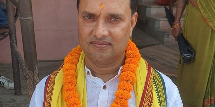 सांसद ठाकुरकाे निलम्बन स्वत: फुकुवा