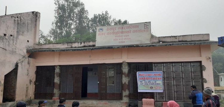 हंसपुरका प्रशासकीय अधिकृतसहित ४ जनाले पाए सफाई