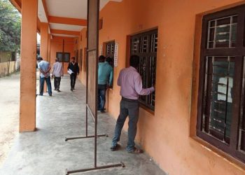 मालपोत कार्यालय : सेवाग्राही लाइनमा, कर्मचारी बेपता