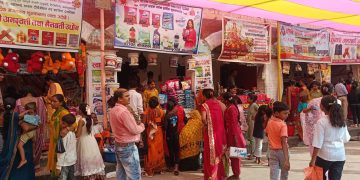 मन्दीका बीच जनकपुरधामको सस्ता बजारमा आकर्षण बढ्दै